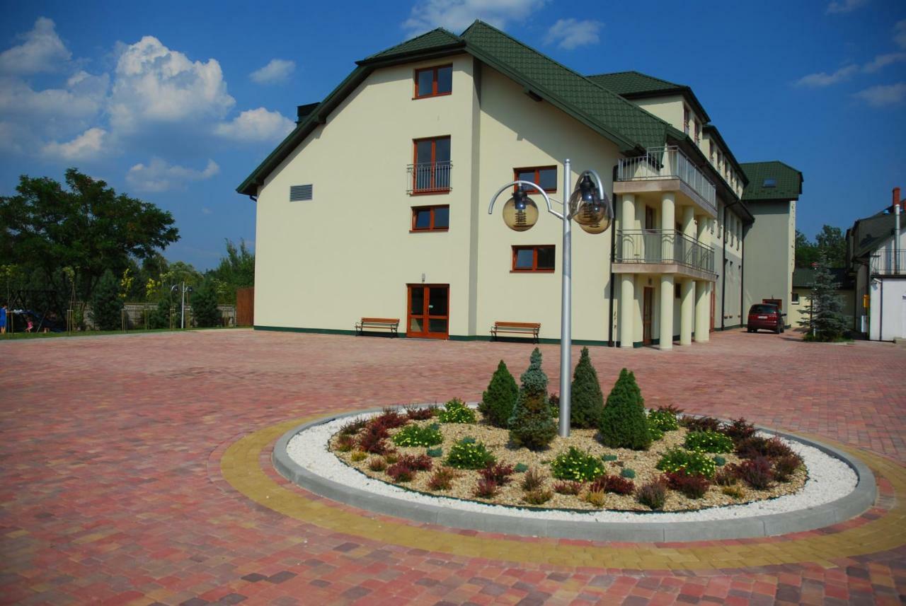 Hotel Dyminy Kielce Exterior foto